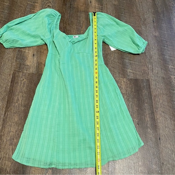 NWT Billabong Lite Green Dress with Puff Sleeves Size Small - Picture 4 of 10